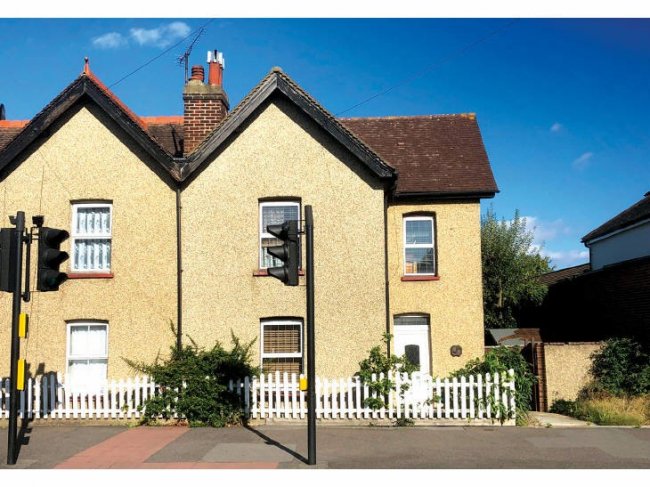 88 Straight Road, Romford, Essex RM3 8AB 10