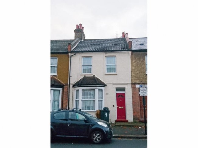 3 Amersham Road, Croydon, Surrey CR0 2QJ 4