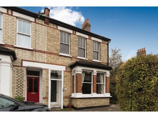 12 Park Road, Barnet, Hertfordshire EN4 9QA 8