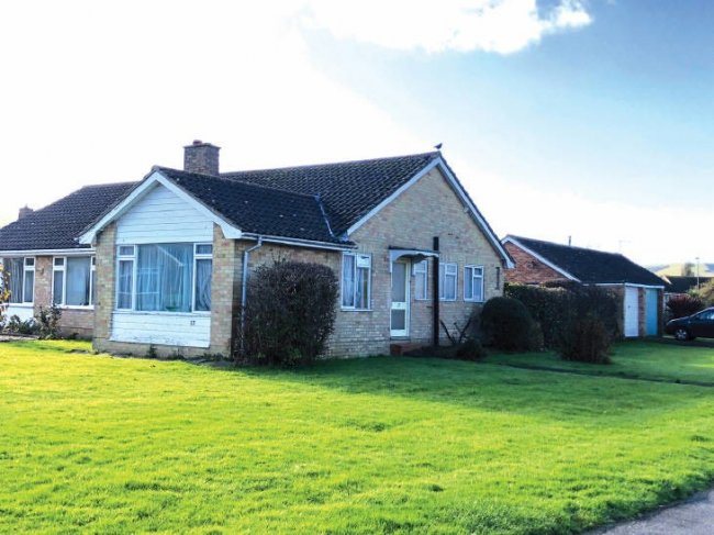 17 Hawksbridge Close, Eastbourne, East Sussex BN22 0RJ 5