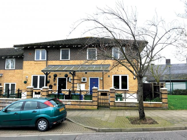 71 Prospect Vale,
Woolwich, 
London
SE18 5HT 10