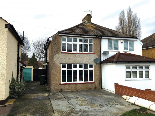 17 Wyncham Avenue,
Sidcup,
Kent,
DA15 8EU
 5