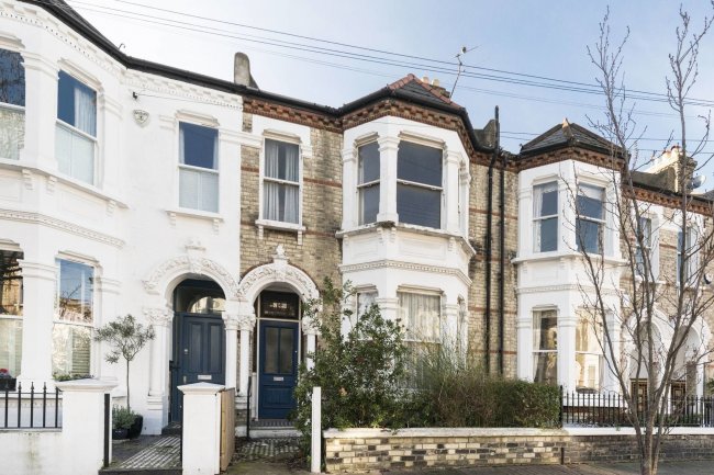 14 Ballingdon Road,
Battersea,
London,
SW11 6AJ

 5