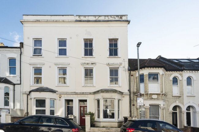 100B Mallinson Road
Battersea,
London,
SW11 1BN
 8