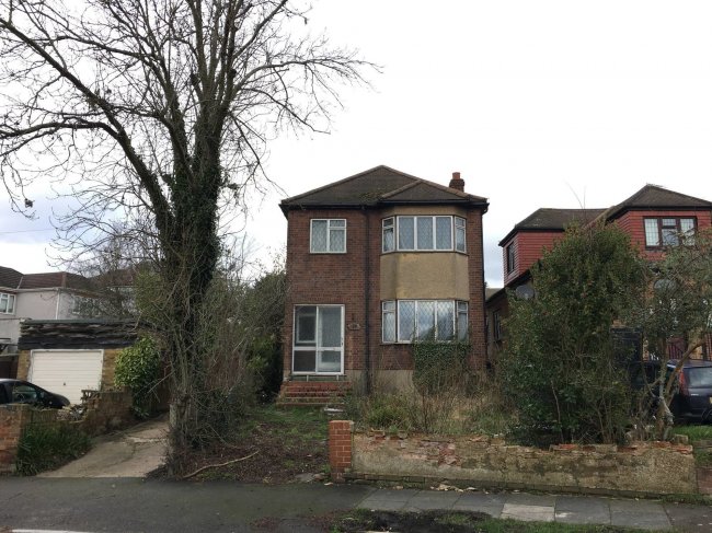 13 Westwood Avenue,
Brentwood,
Essex,
CM14 4PA 3