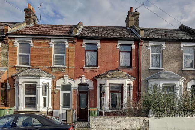 37 Ladysmith Avenue,
East Ham,
London,
E6 3AP 6