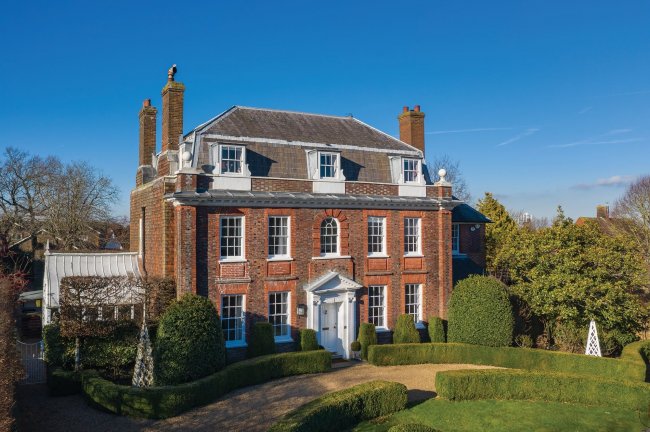 Hailsham Grange,
Vicarage Road, 
Hailsham, 
East Sussex
BN27 1BL 9