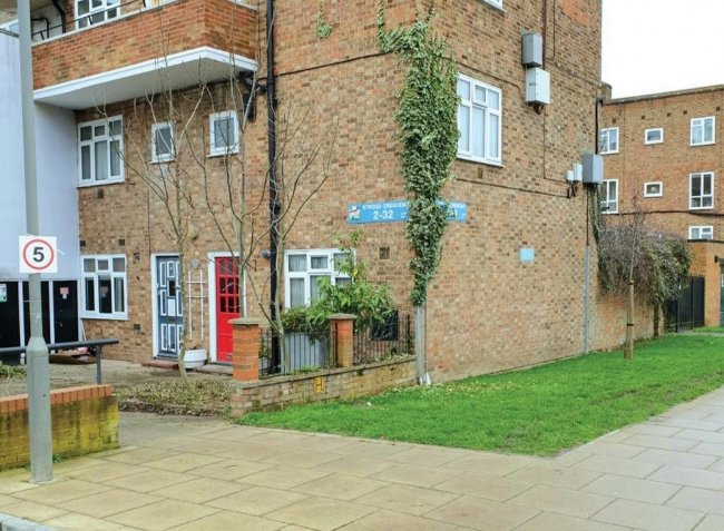 2 Stroud Crescent
Putney,
London,
SW15 3EJ
 9