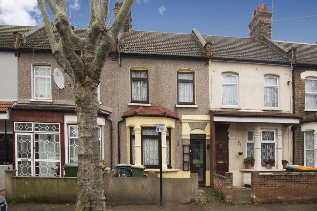 49 Creighton Avenue
East Ham,
London,
E6 3DT 10