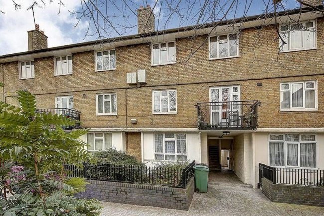 5 Chilcot Close,
Poplar,
London,
E14 6AN 2