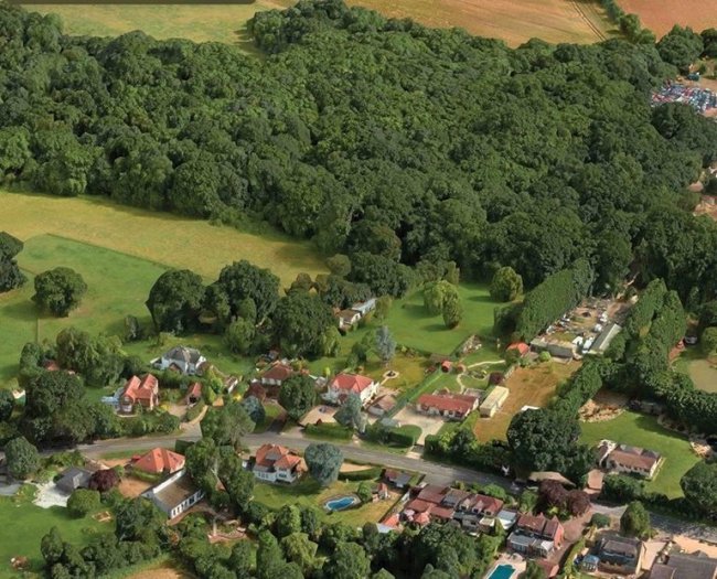 Land to the north-east of Broxhill Road
Havering-atte-Bower,
Romford,
Essex,
RM4 1QH 7