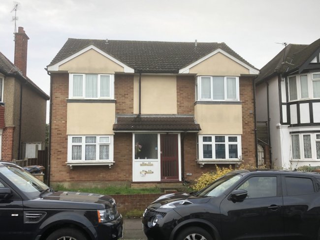 25A Sandringham Crescent
Harrow
Middlesex
HA2 9BW 2