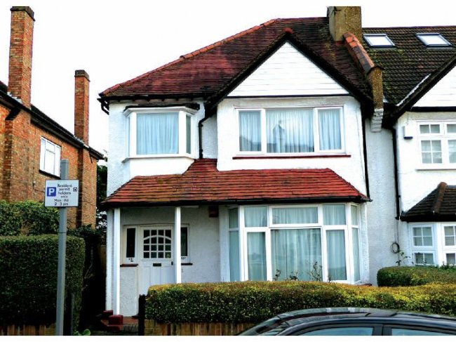 63C Bedford Avenue,
Barnet,
Hertfordshire,
EN5 2ES 2