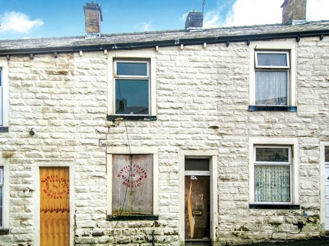 140 Smith Street
Nelson
Lancashire
BB9 9HL
 3