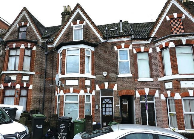 Flat 4,
8 Cardiff Grove,
Luton,
Bedfordshire,
LU1 1QH 5