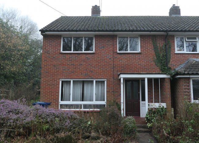 1 Knowles Cottages
Wormley Lane
Hambledon
Surrey
GU8 4EZ 6