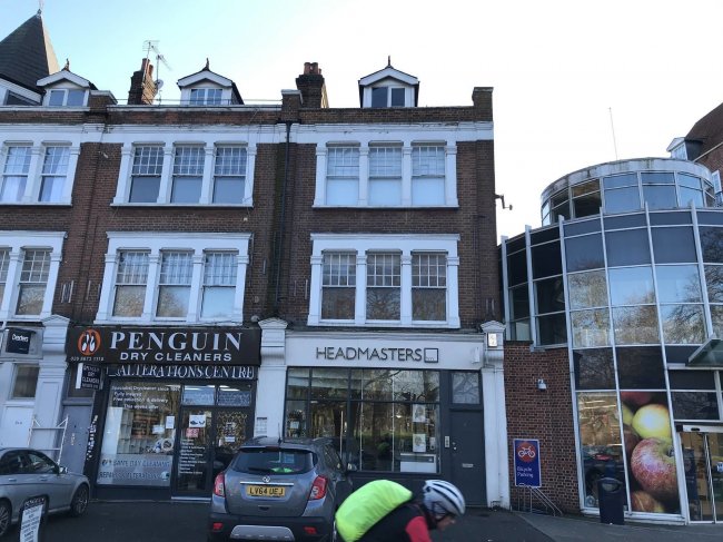 11A Cavendish Parade,
Clapham Common
London,
SW4 9DP 5