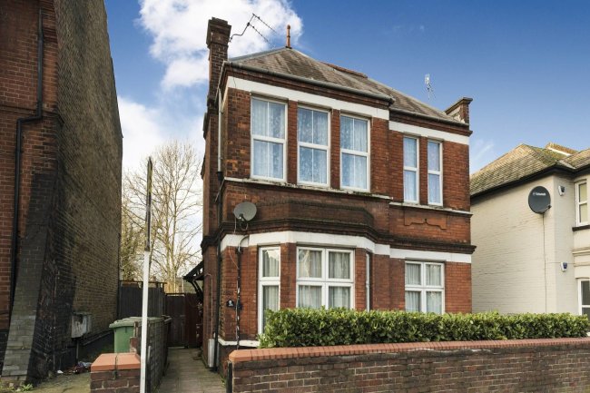28A Bessborough Road,
Harrow,
Middlesex,
HA1 3DL 4