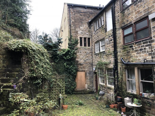 Flat 1&2,
6 Longfield Road,
Todmorden,
Lancashire,
OL14 6LX 4