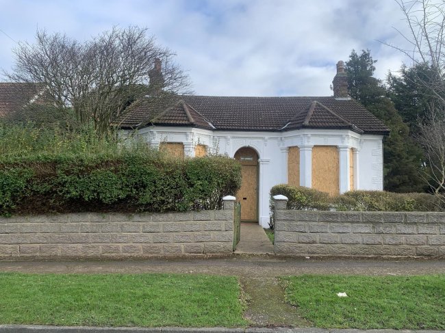 6 Lavender Grove
Westcliff-On-Sea
Essex
SS0 0QP 4