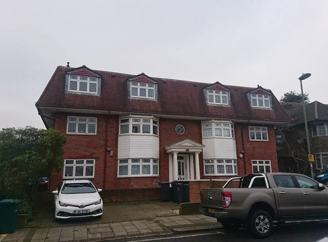 6 Berkeley Court,
42 Neeld Crescent,
Hendon,
London
NW4 3RR 7