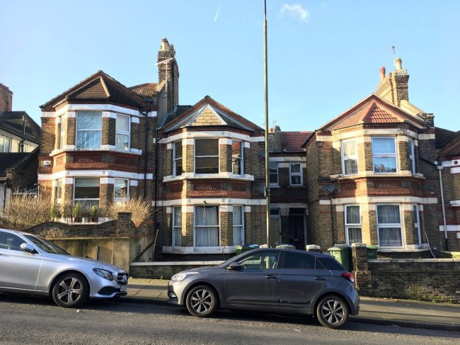 172 Griffin Road,
Plumstead,
London,
SE18 7QA 2