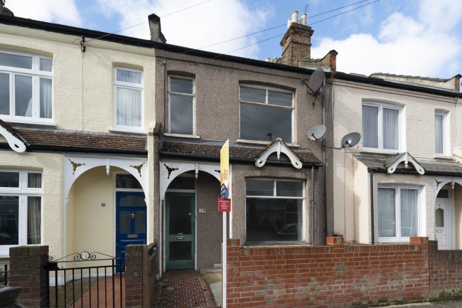 19 Heythorp Street, Southfields, London SW18 5BW 3