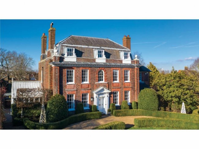 Hailsham Grange, Vicarage Road, Hailsham, East Sussex BN27 1BL 1