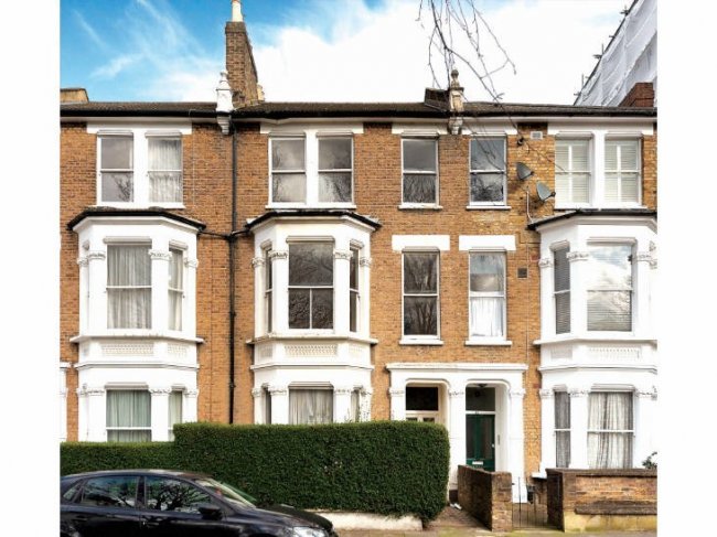 24 Batoum Gardens, Brook Green, London W6 7QD 4