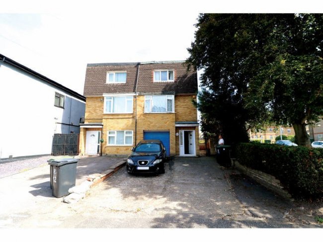 14 Manor Road, Waltham Abbey, Essex EN9 1NF 6