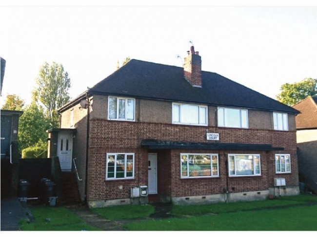 6 Lincoln Court, Chinbrook Road, London SE12 9TX 4