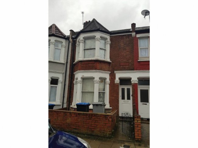 Flat B, 9 Essex Road, Willesden, London NW10 9PE 2