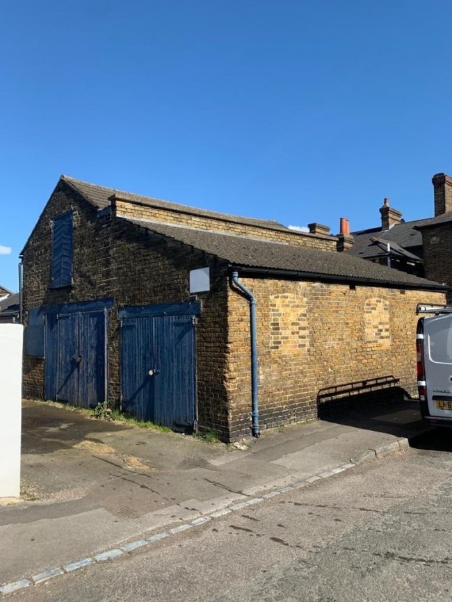 Workshop Unit rear of 12/13 Mill Lane, Carshalton, Surrey SM5 2JY 5