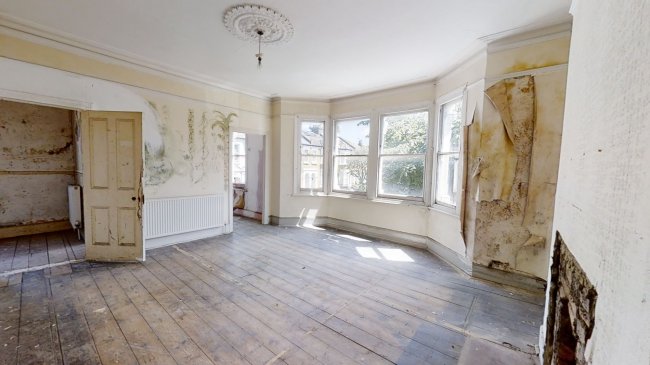 92 Honeywell Road, Battersea, London SW11 6EF 5