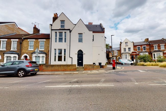 203 Milkwood Road, Herne Hill, London SE24 0JE 7