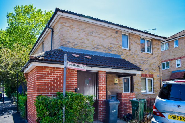 1 Mansion Close, Cowley Road, Stockwell, London SW9 8QJ 4