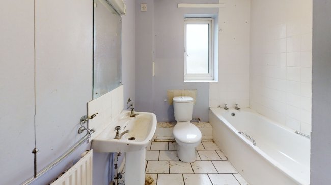 48 Pankhurst Road, Walton on Thames, Surrey KT12 2JN 8