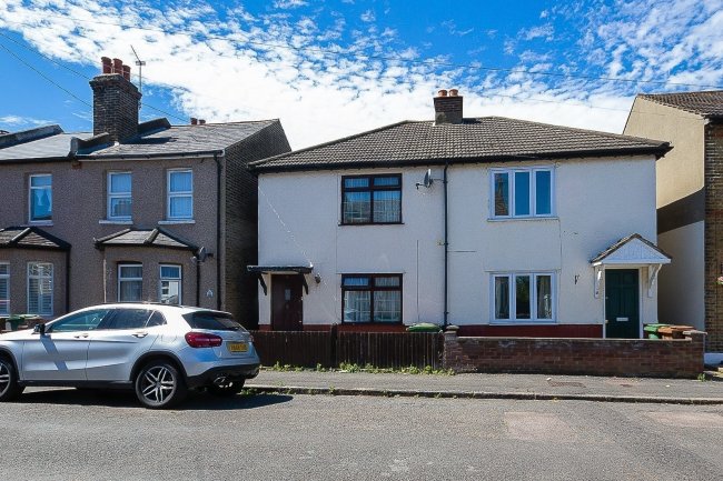 16 York Street, Hackbridge, Surrey, CR4 4JY 7