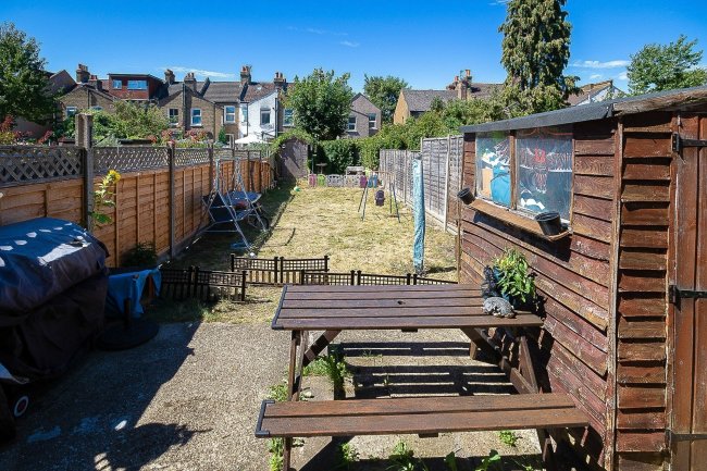 16 York Street, Hackbridge, Surrey, CR4 4JY 7