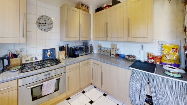 16 York Street, Hackbridge, Surrey, CR4 4JY 7