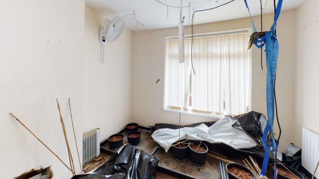 12 Grange Park Avenue, Runcorn, WA7 5UU 1