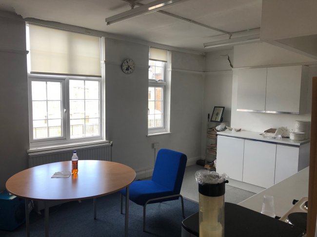 100 High Street, Whitton, Twickenham TW2 7LN 7