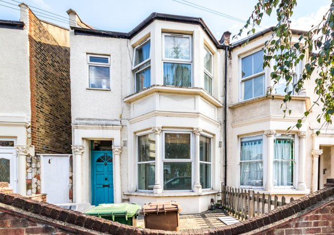 26a Markhouse Avenue, Walthamstow, London E17 8AZ 3