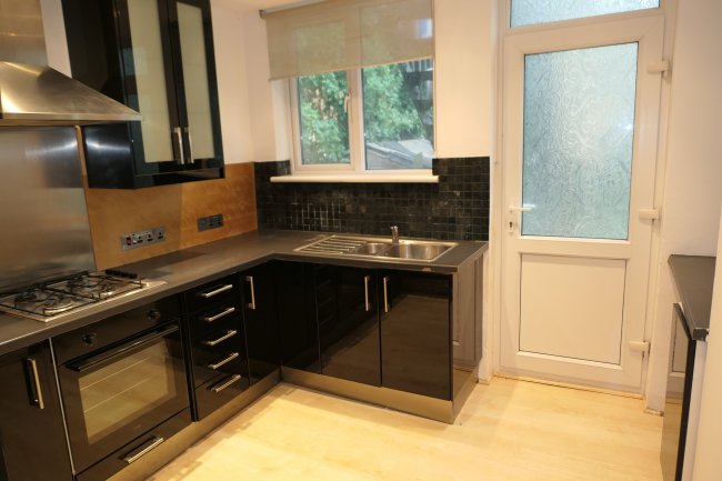 4 Hill House, Cavendish Avenue, Harrow, Middlesex HA1 3RD 7