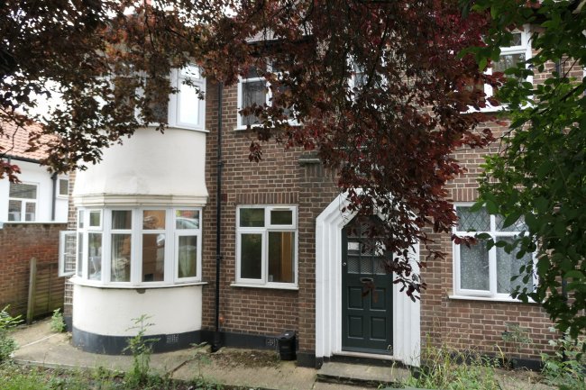 4 Hill House, Cavendish Avenue, Harrow, Middlesex HA1 3RD 7