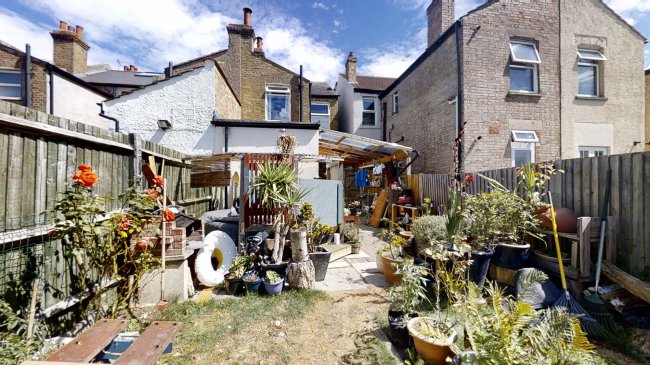 8 York Street, Hackbridge, Surrey, CR4 4JY 9