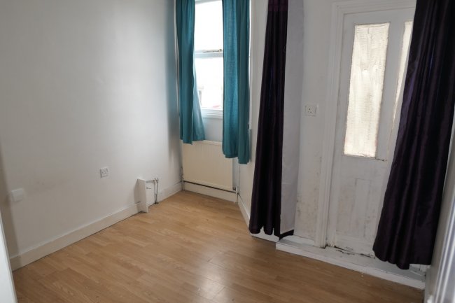 41 Rathfern Road, Catford, London SE6 4NJ 6