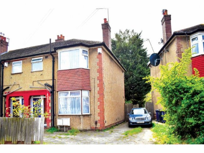 39 Reading Road, Northolt, Middlesex UB5 4PQ 5