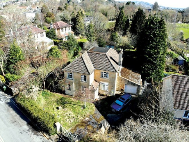 5 Grosvenor Bridge Road, Bath, Somerset BA1 6BB 4