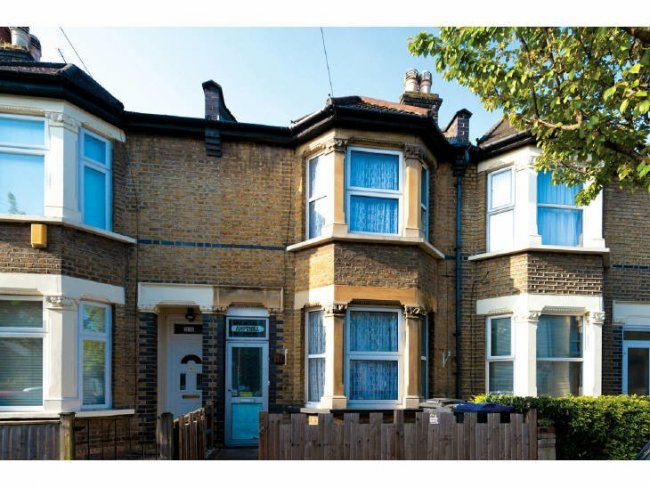 34 Thornhill Road, Croydon, Surrey CR0 2XY 9